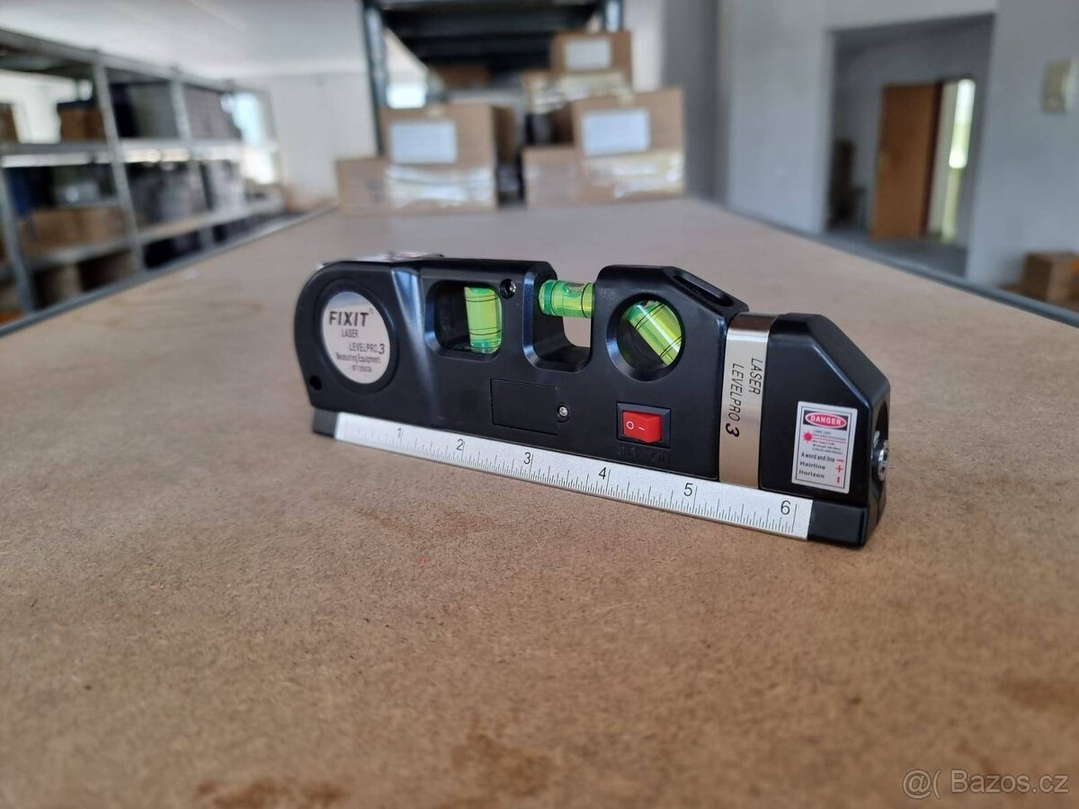 Na prodej nová, multifunkční vodováha s laserem a metrem
