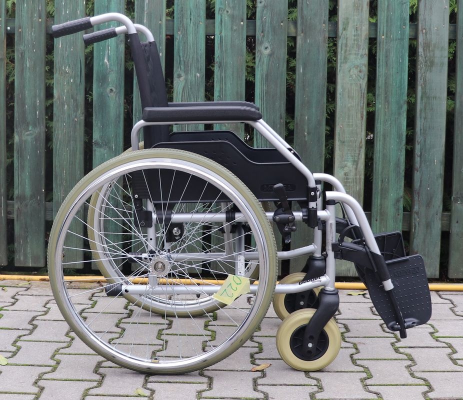 022-Mechanický invalidní vozík Meyra.