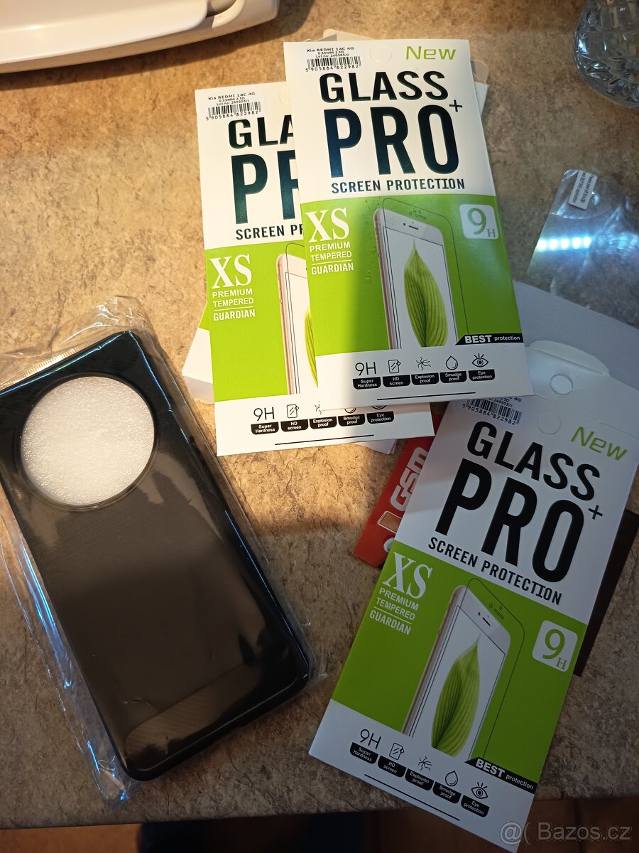 Zadní kryt a tvrzené sklo