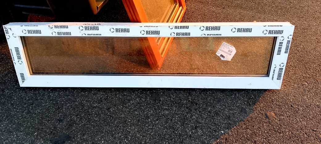 Okno plastové fixní, doprava.