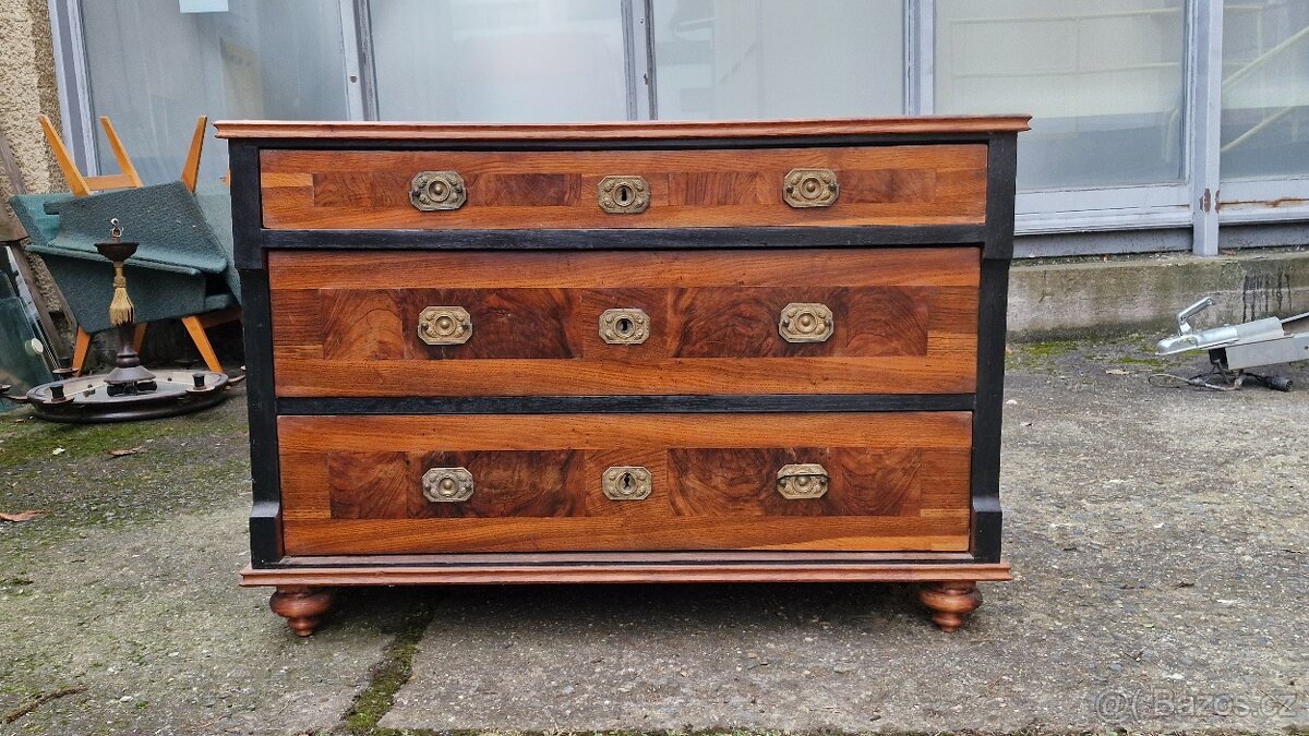 STAROŽITNÁ KOMODA- 19 STOL