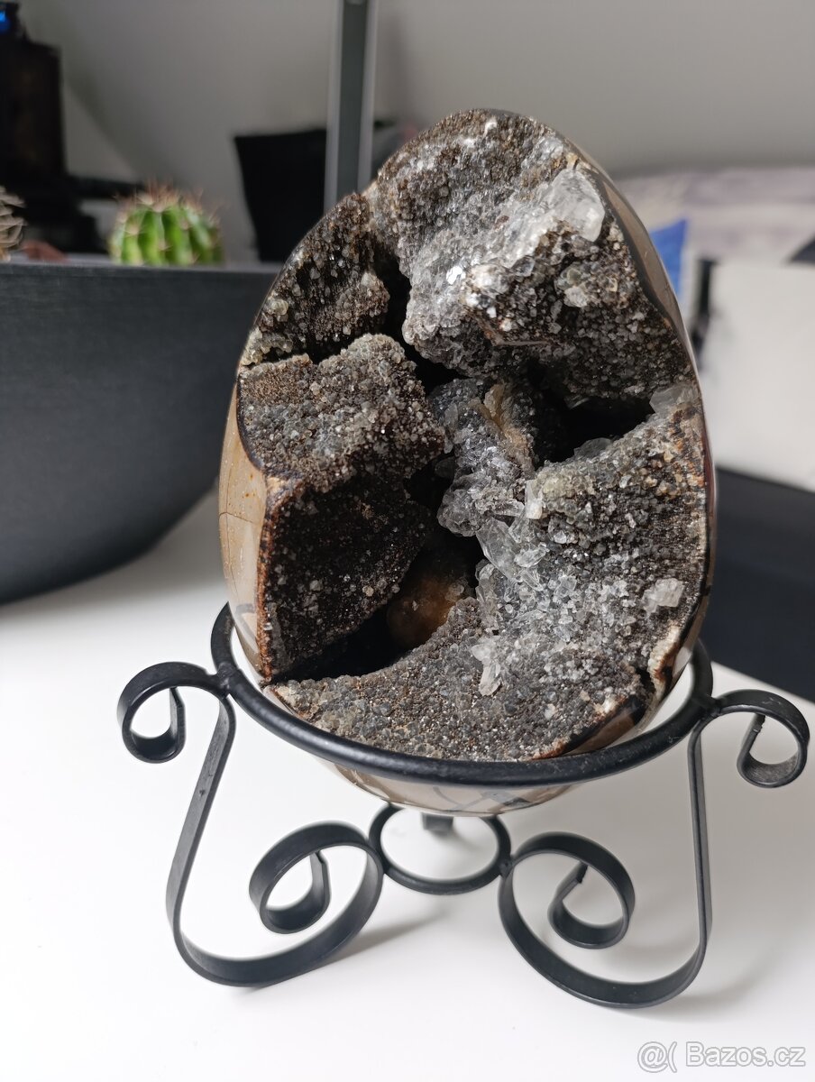 Dračí vejce - septarie se stojánkem