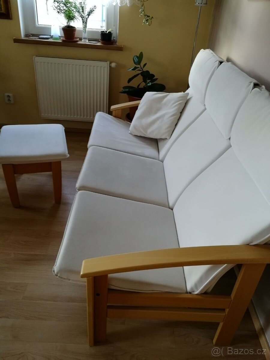 Gauč, křesla a taburetka