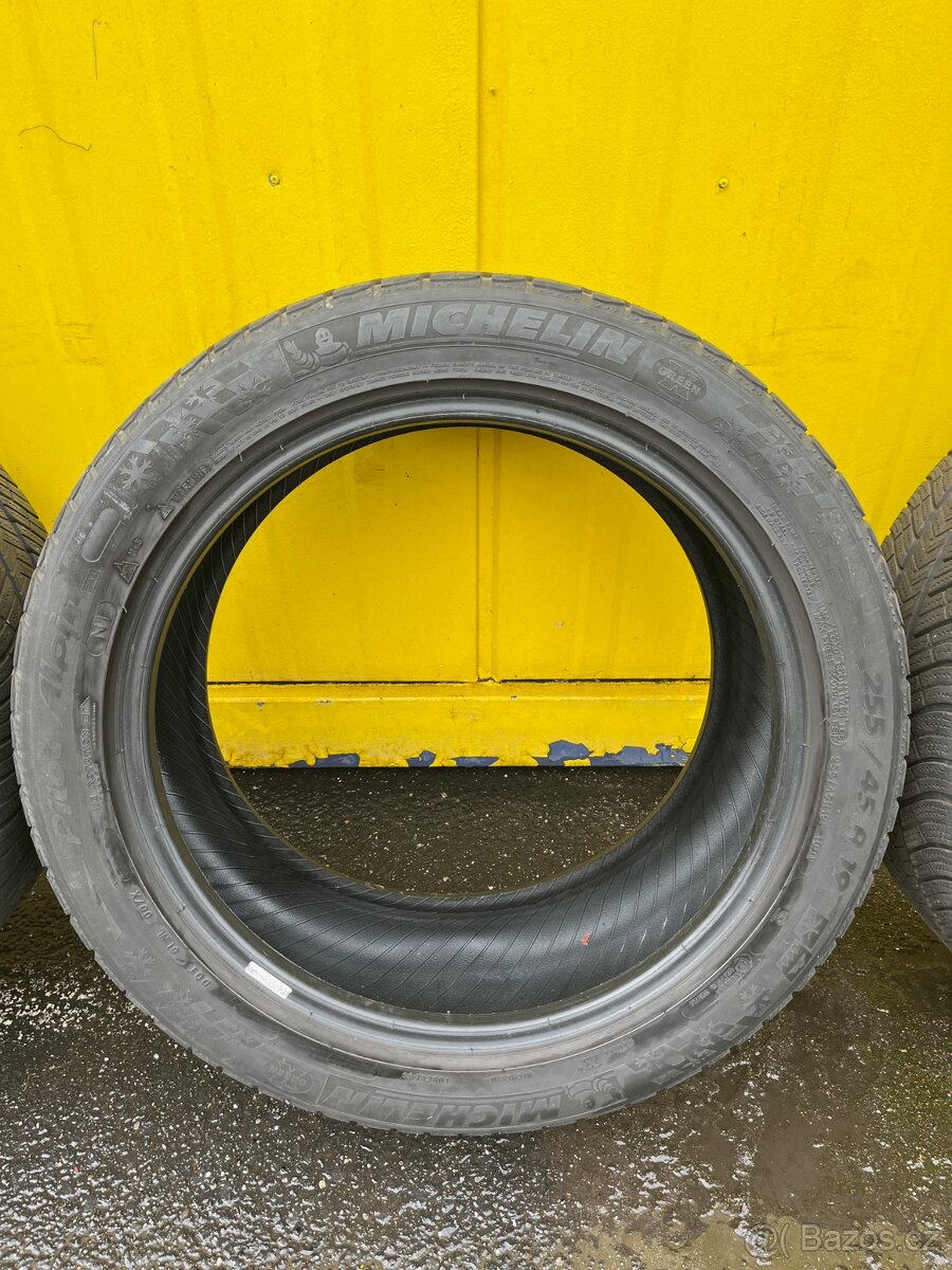 Pneu Mischelin 255/45 - R19, zimní