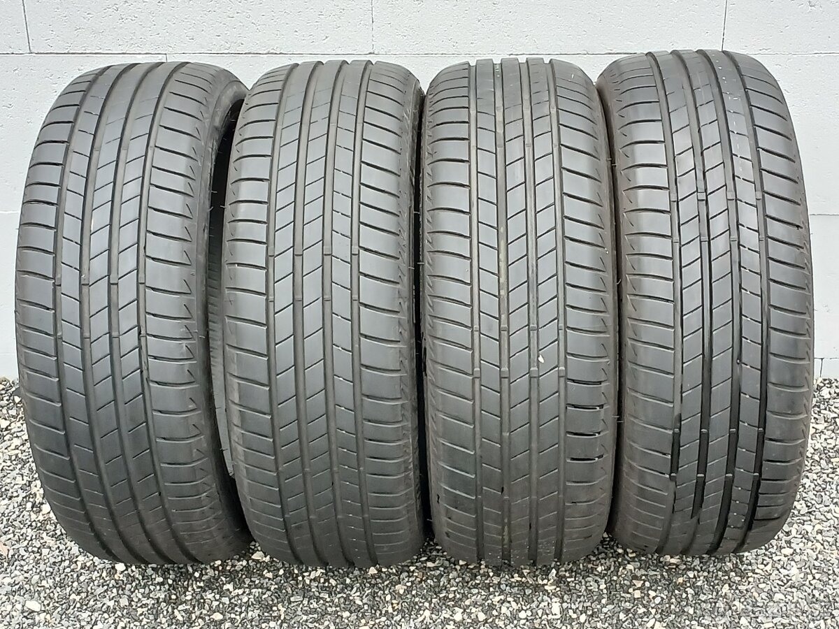 Zánovní letní pneu Bridgestone 205/55/17 8mm