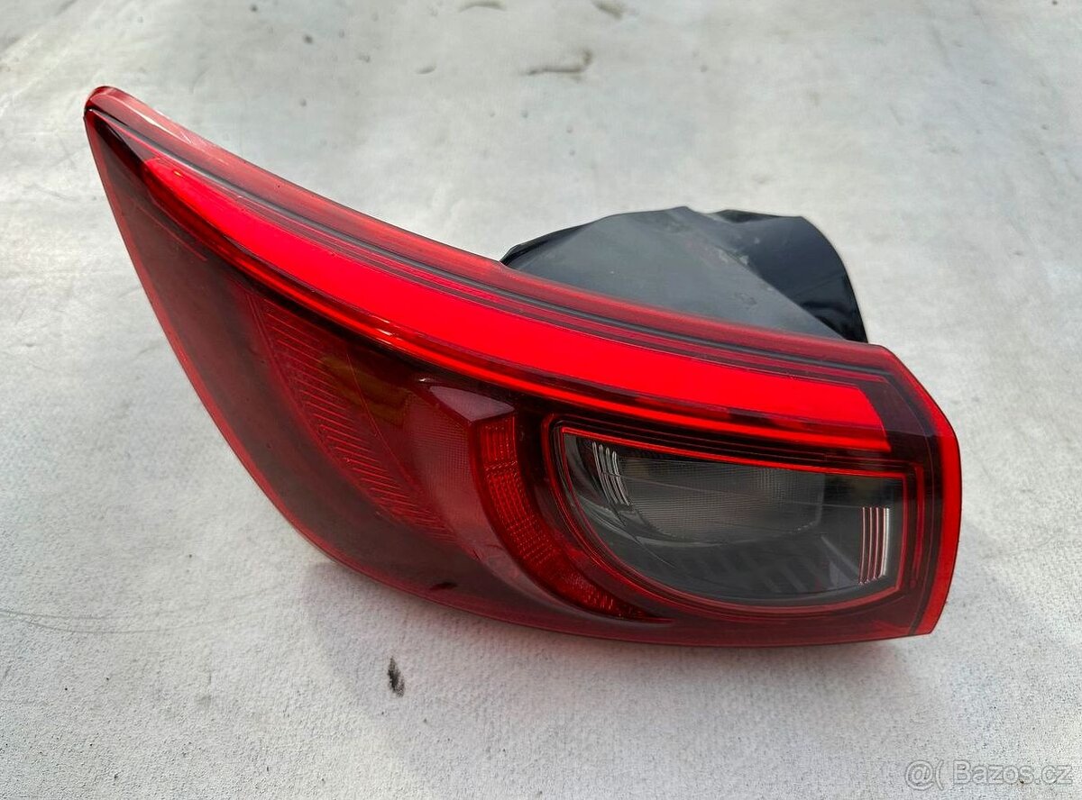Mazda CX3, levé zadní světlo