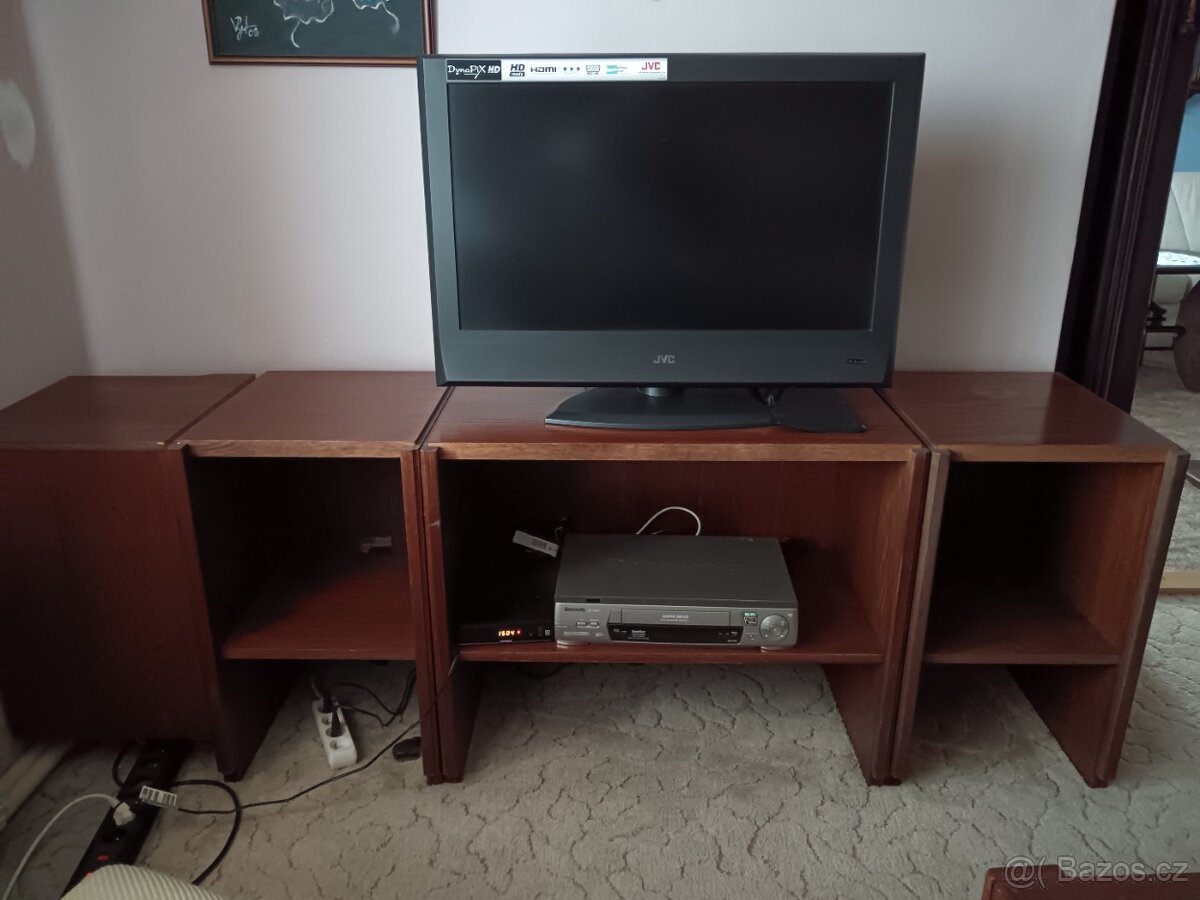 Skříně pod televizi a stolek
