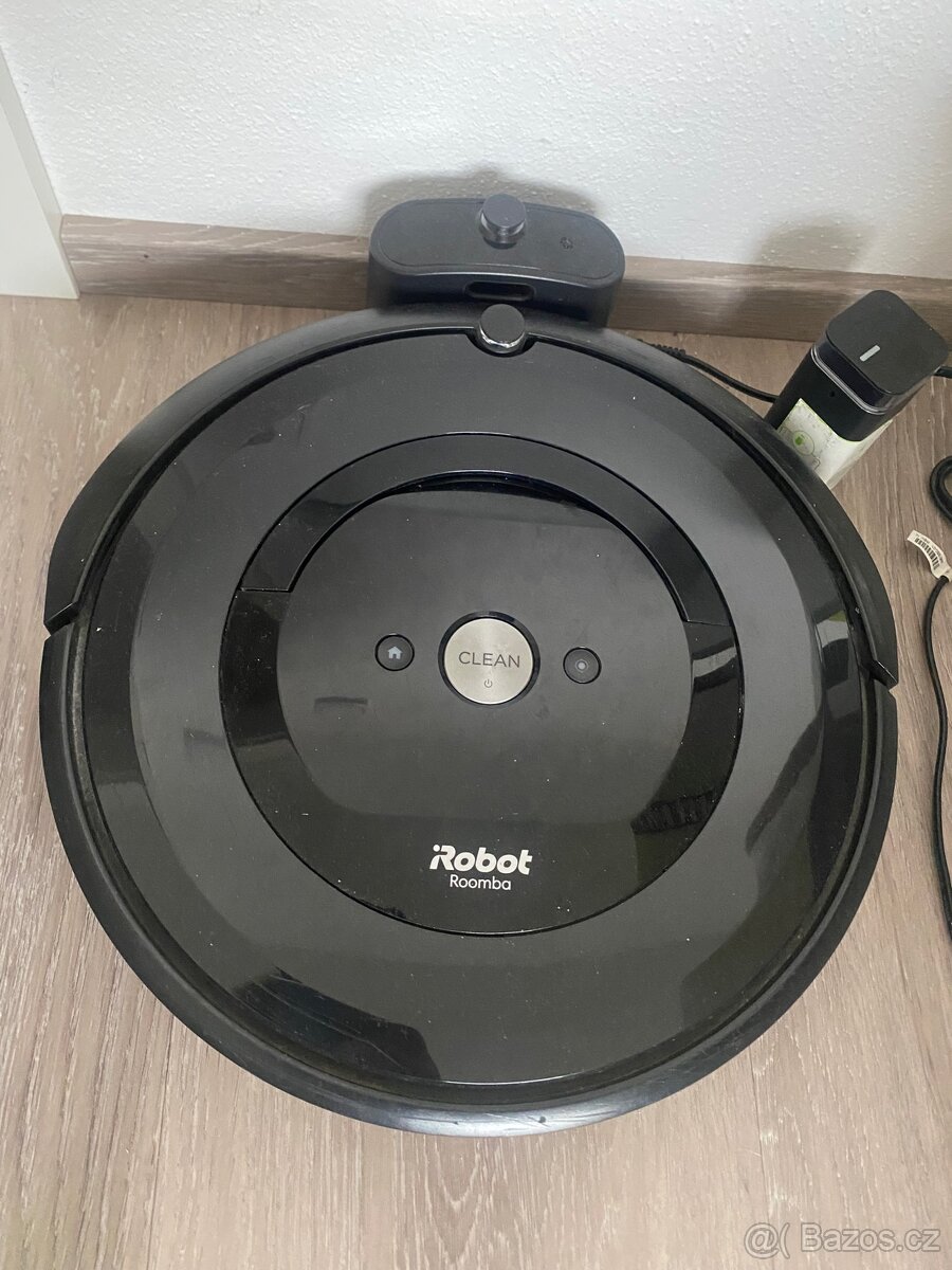 Robotický vysavač roomba e5