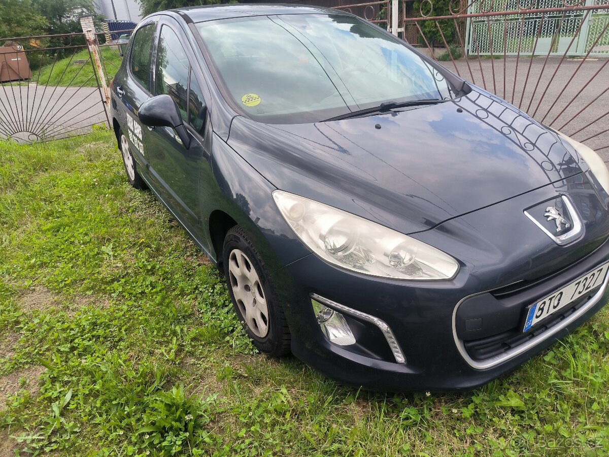 Peugeot 308 1.4 16V 72kW rok 2013
