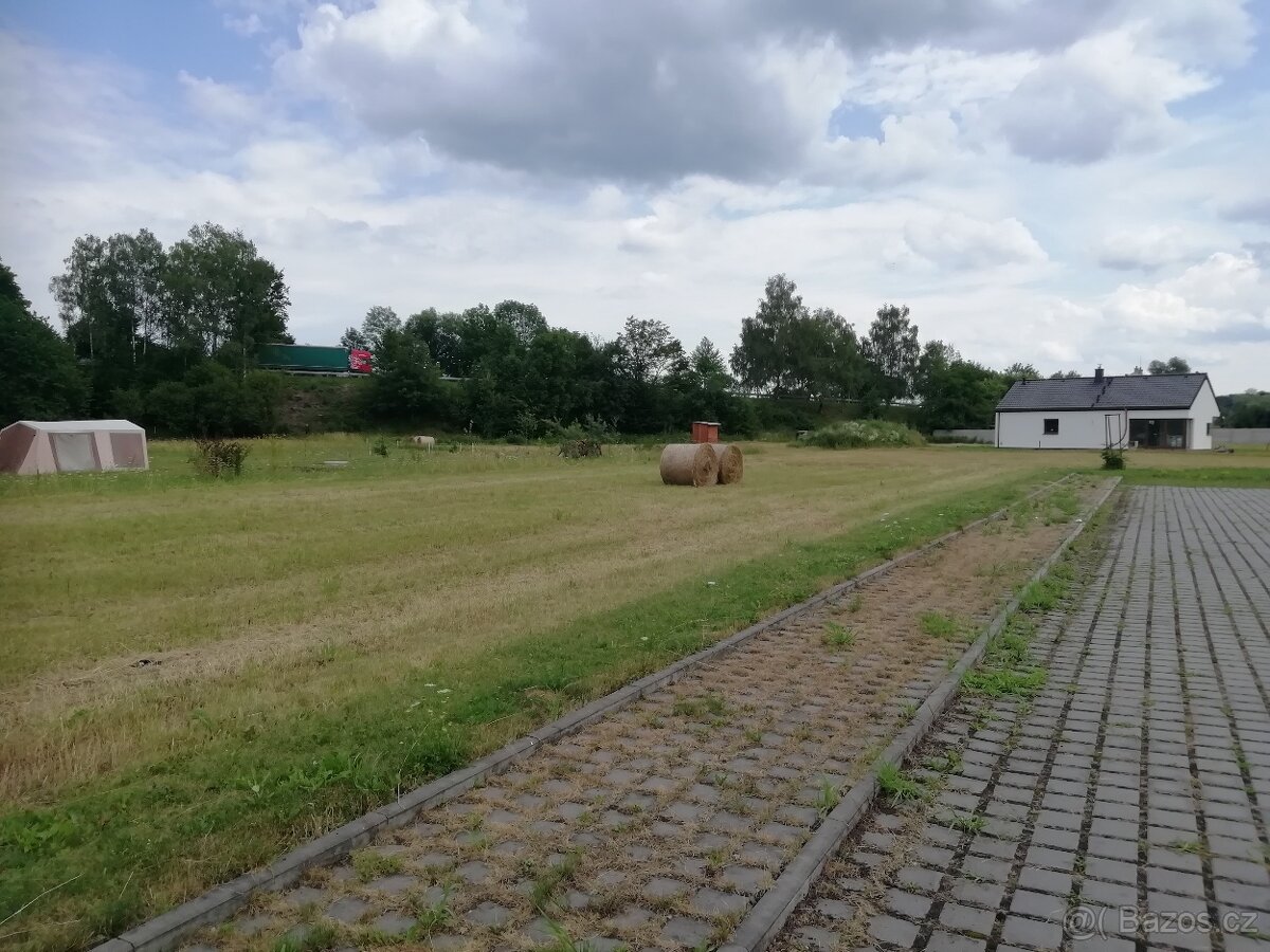 PRODÁM STAVEBNÍ POZEMEK