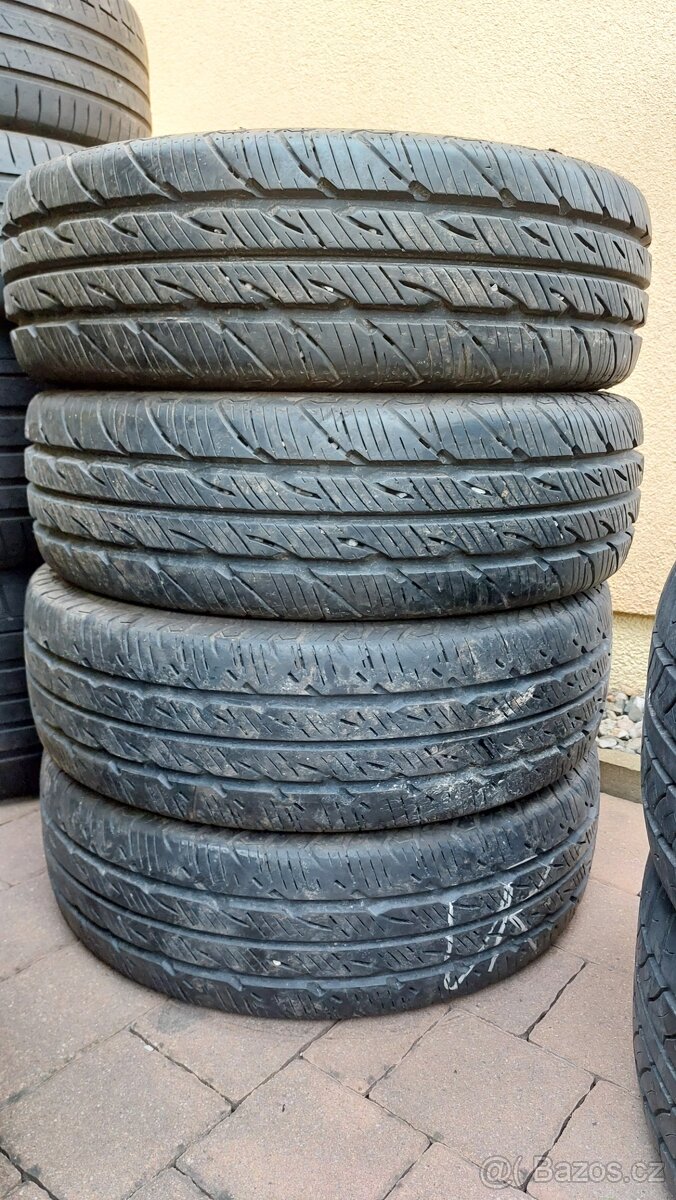 Pneu letní, 4 ks, rozměr 195/70/15C, 104/102R, zn. UNIROYAL