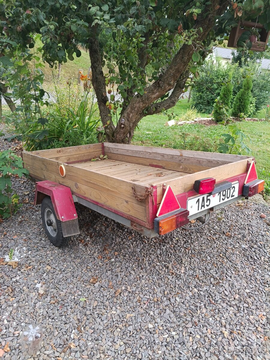 Přívěsný vozík