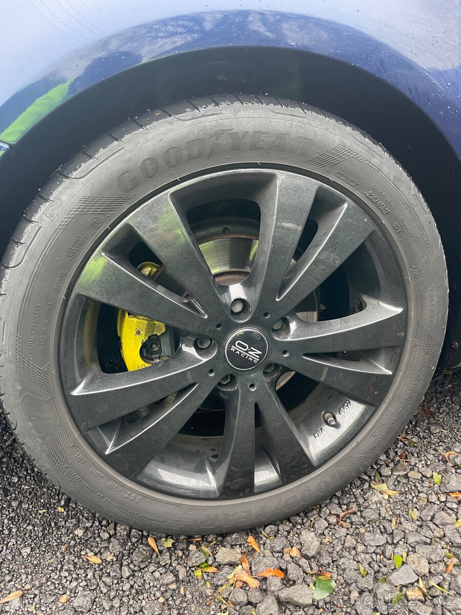 235/45R17
