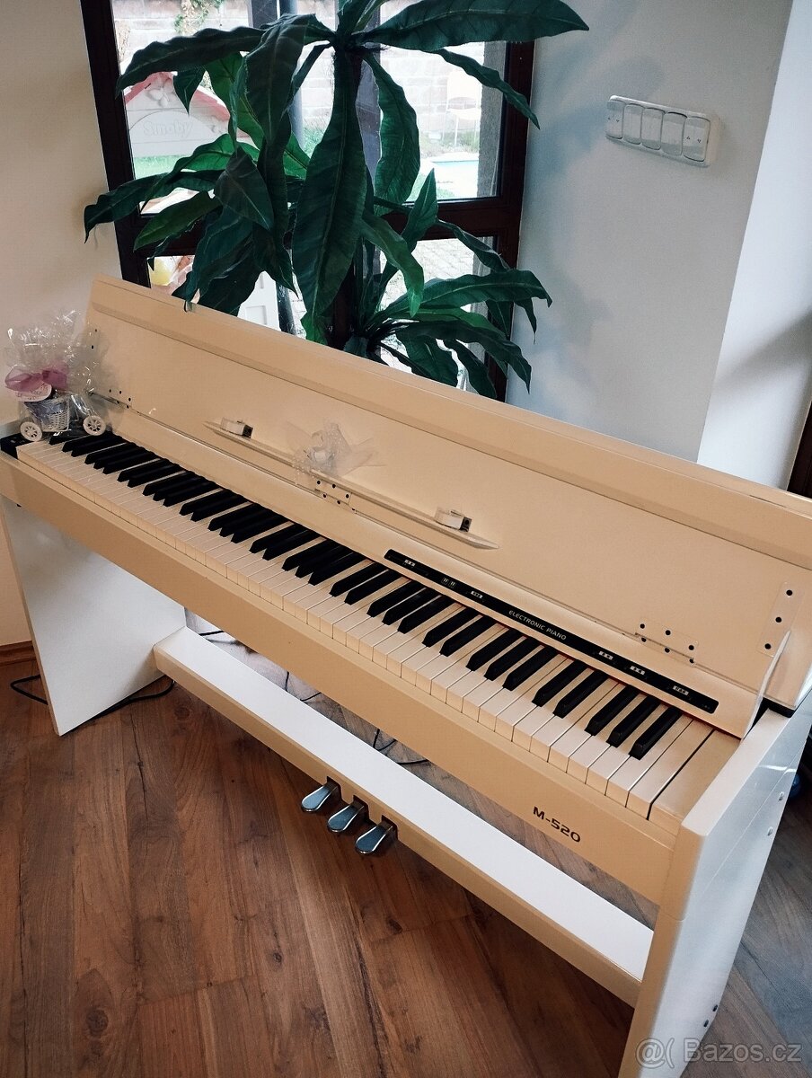 Digitální piano M-520