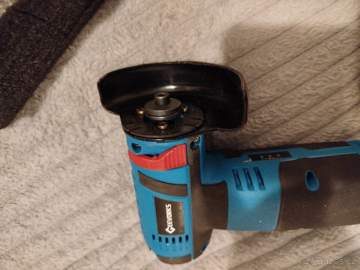 Akumulátorová mini bruska