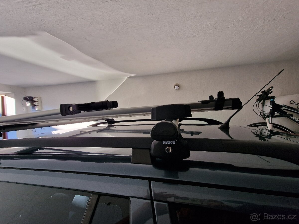 Prodám střešní příčníky + nosiče kol HAKR – Škoda Octavia II