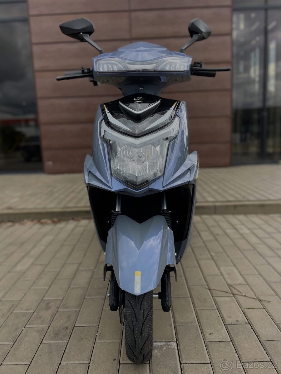 Elektroskútr  MoBee I3