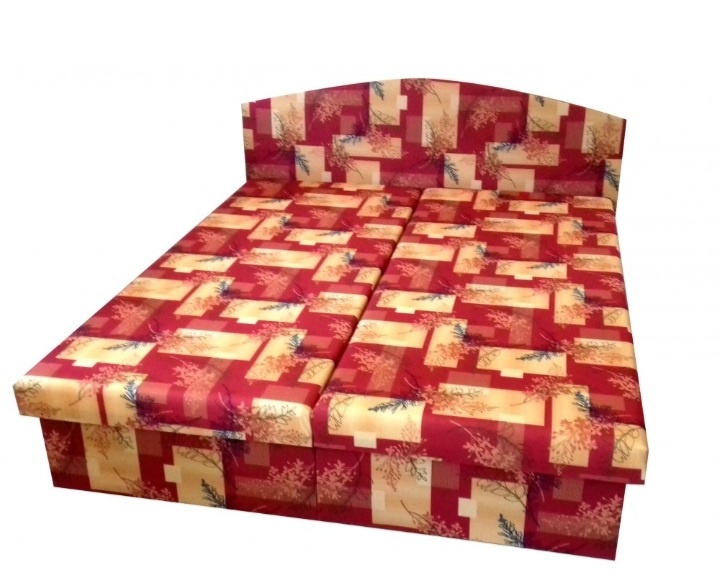 Dvoulůžková postel, s čalouněným čelem a ůložným prostorem..