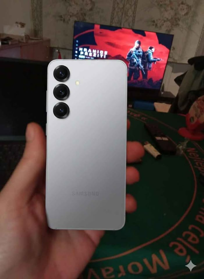 Samsung Galaxy s25 (použitý jako nový)