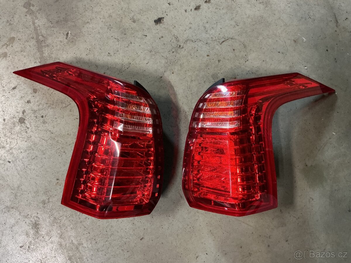 Peugeot 5008 - zadní světla.