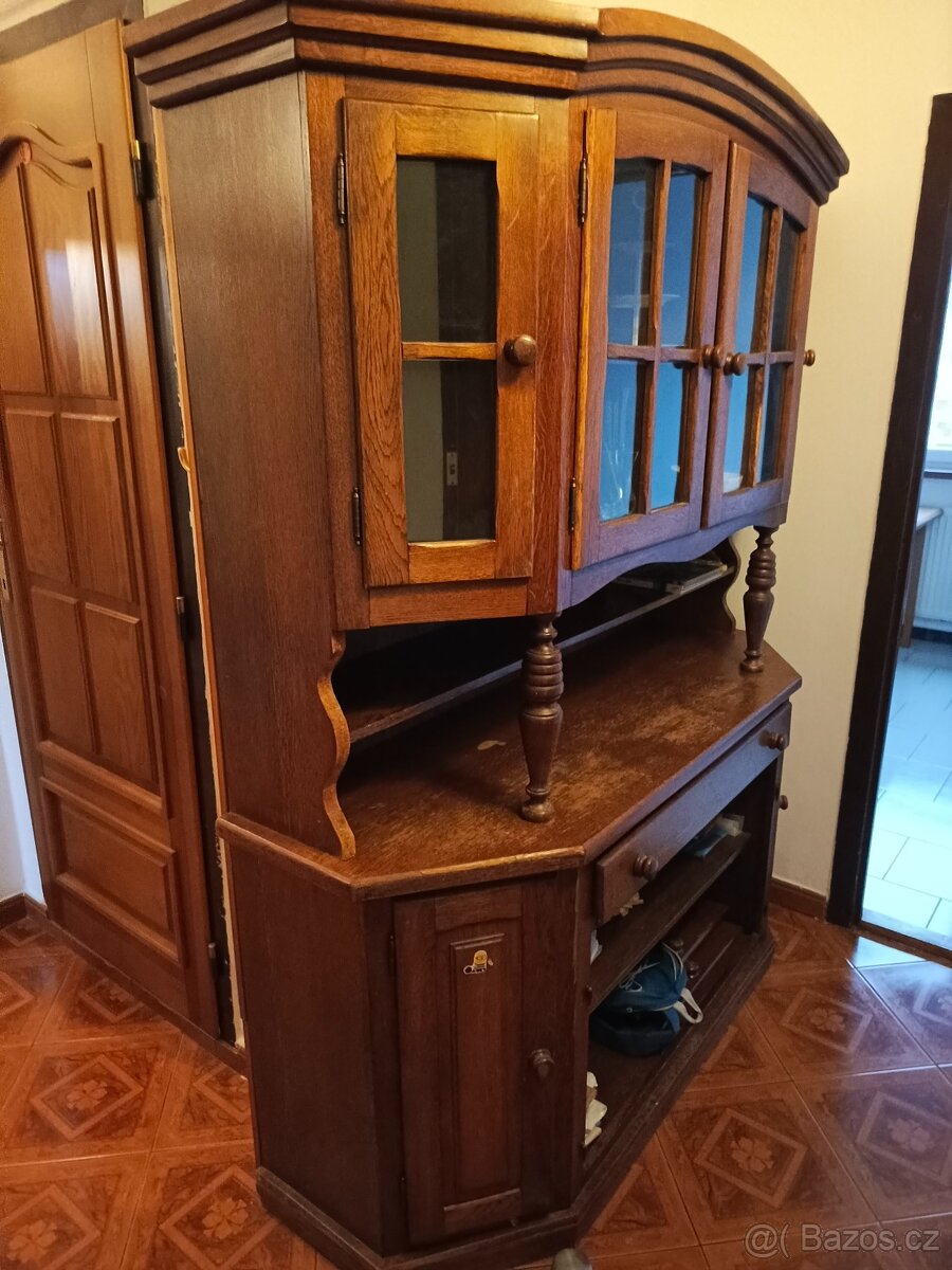 Skříň starožitná