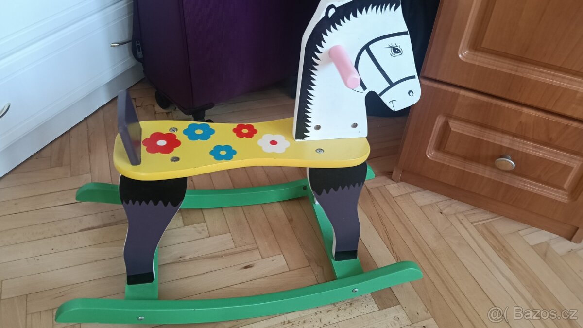 Dřevěný houpací kůň