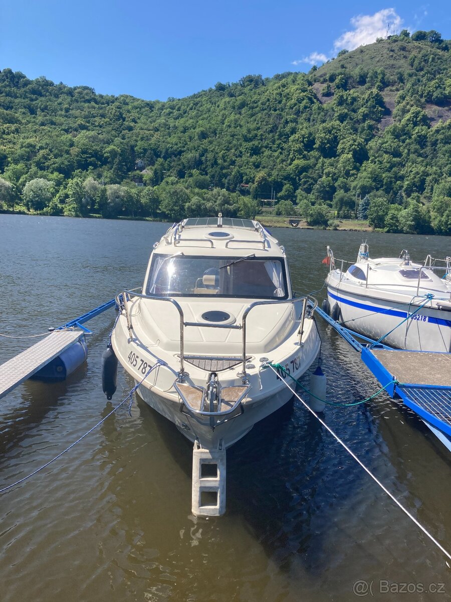 Motorová kajutová loď Bluestar Holiday 720