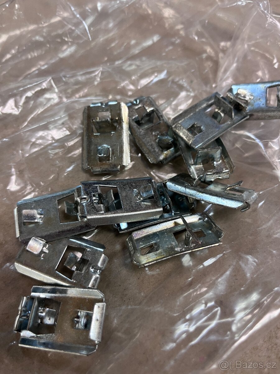 Fiat 850, 125 úchyty prahové list