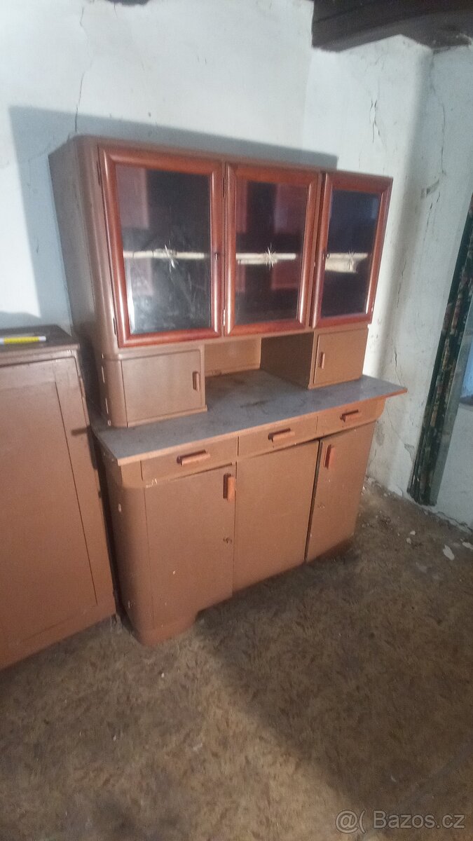 Kredenc cca 40. Leta