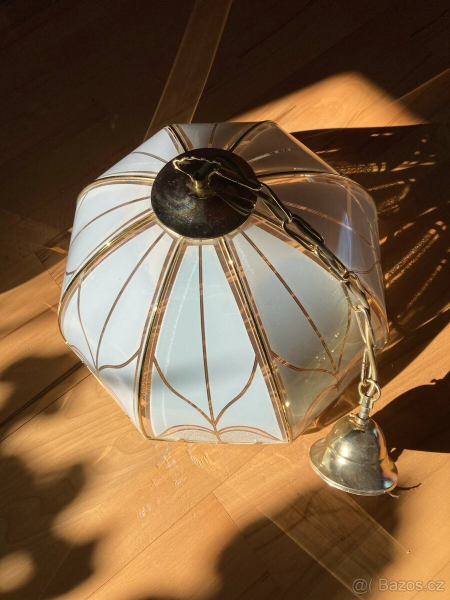 Skleněný lustr
