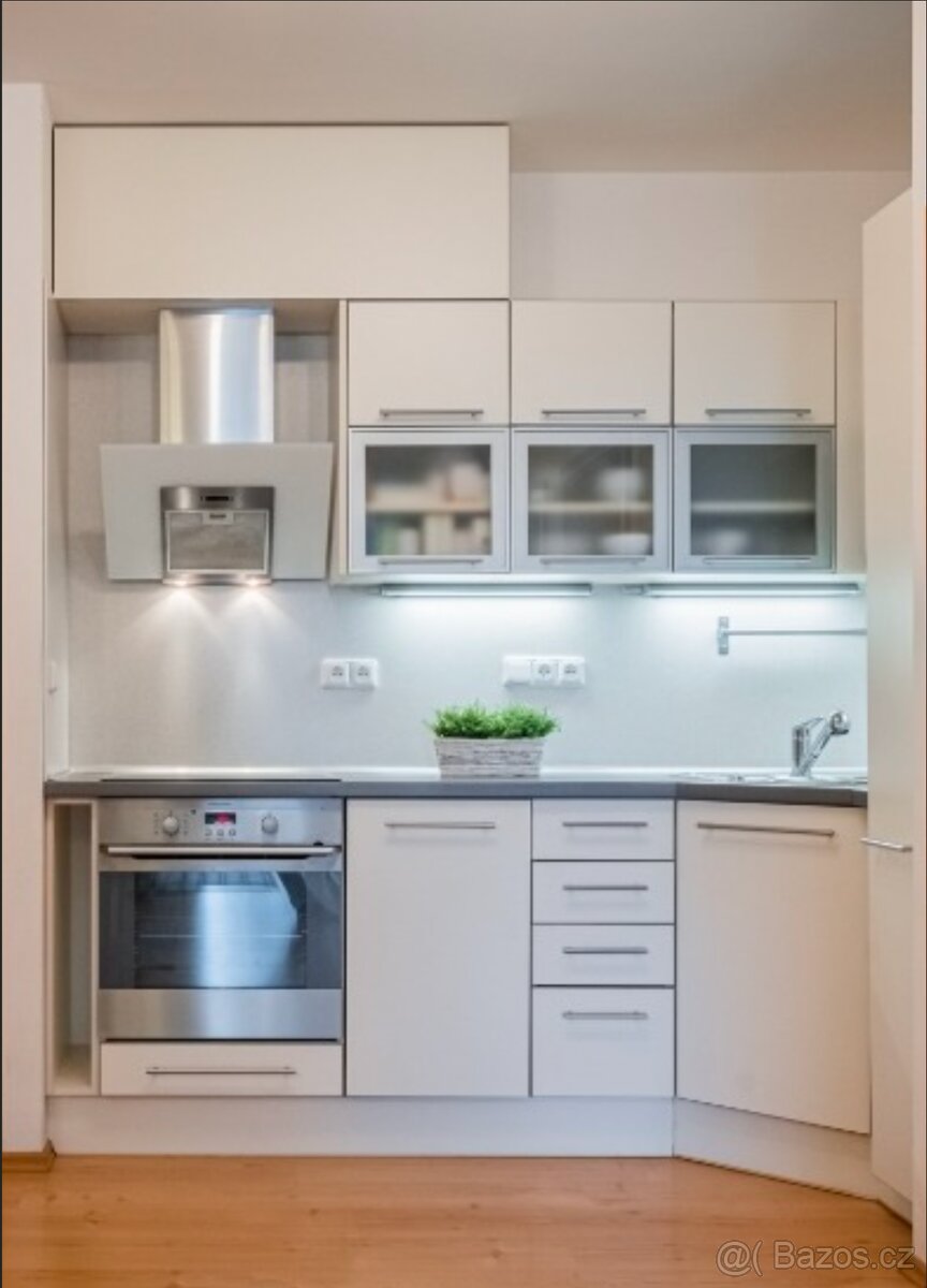 Kuchyňská linka včetně spotřebičů