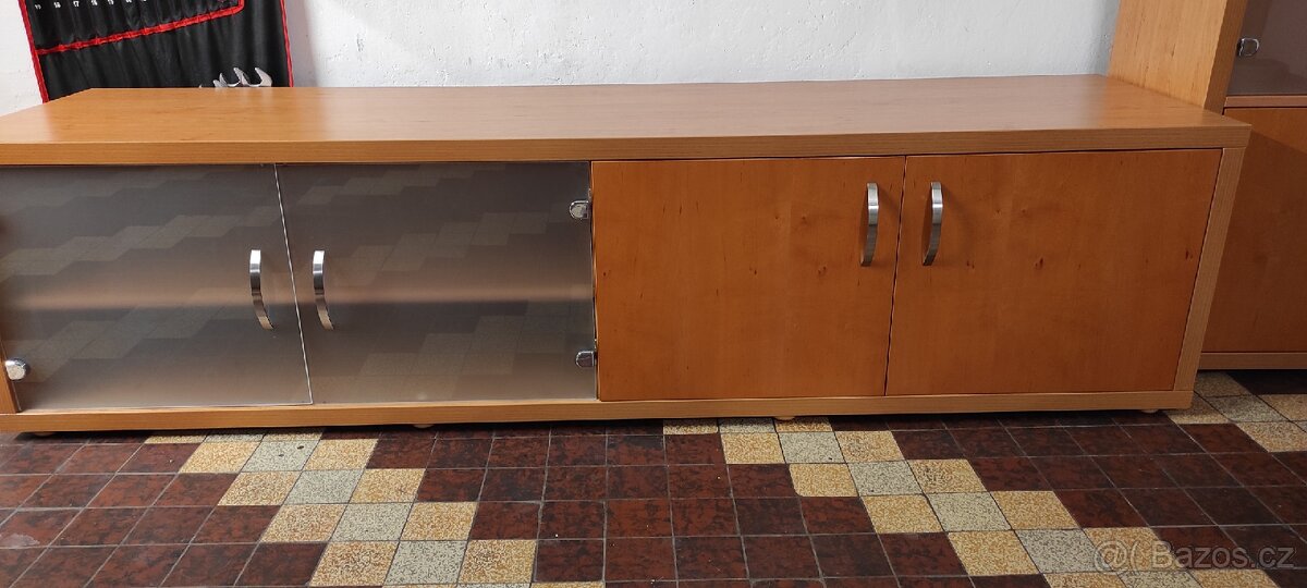 Obývací stěna+konferenční stůl.