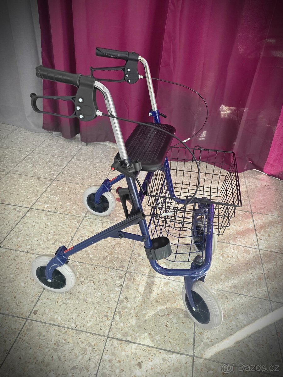 čtyřkolové chodítko pro seniory