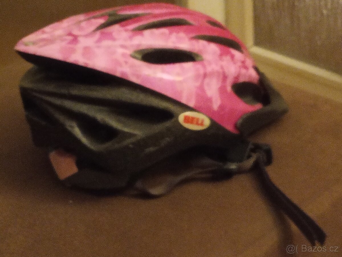 Cyklistiická helma BELL