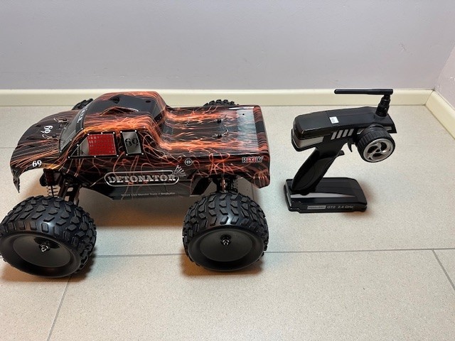 RC Reely Detonator 4WD 1-10 - rezervace pro JP