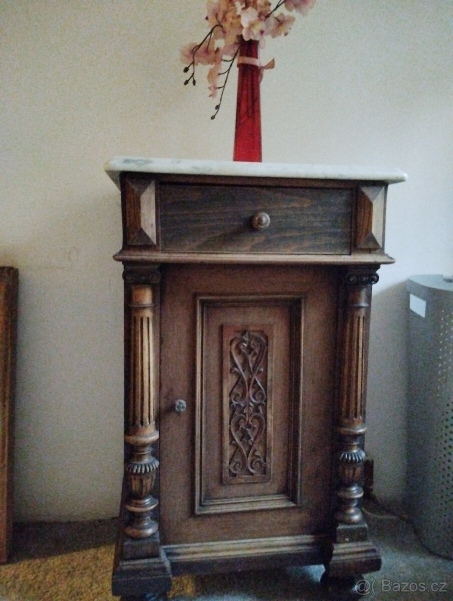 Komoda s mramorem