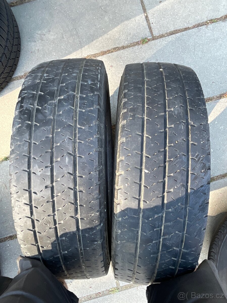 Dvě letní pneu na dodávku 195/70/15C Barum