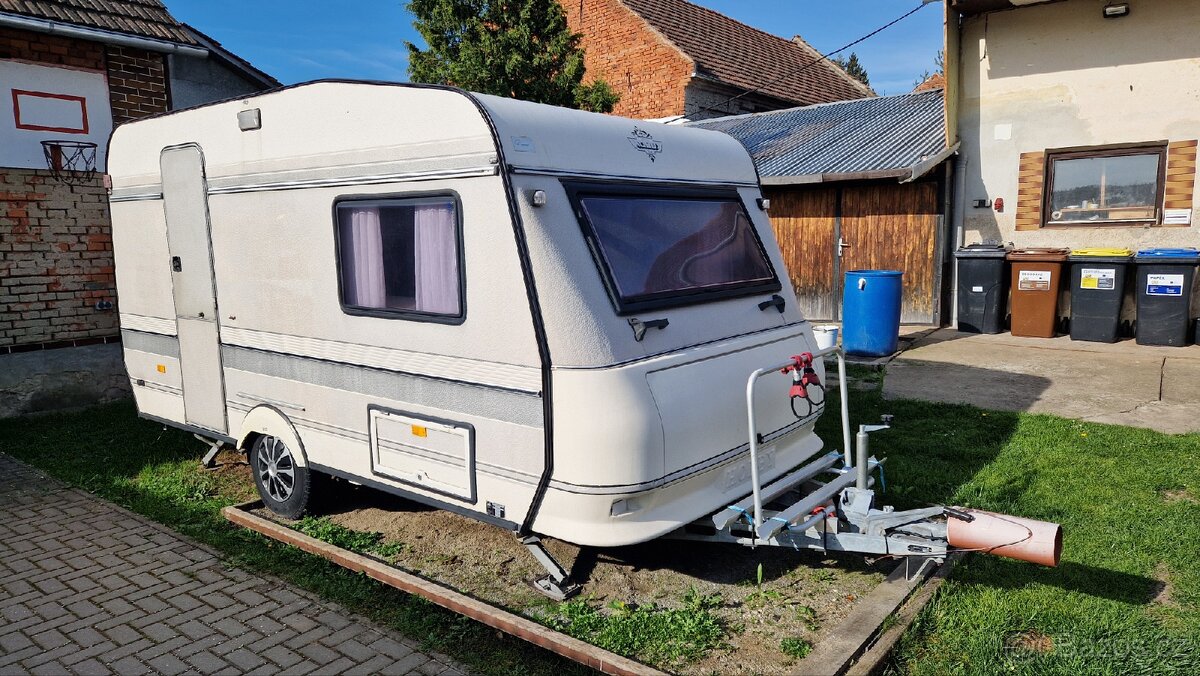 Karavan HOBBY 400 včetně předstanu