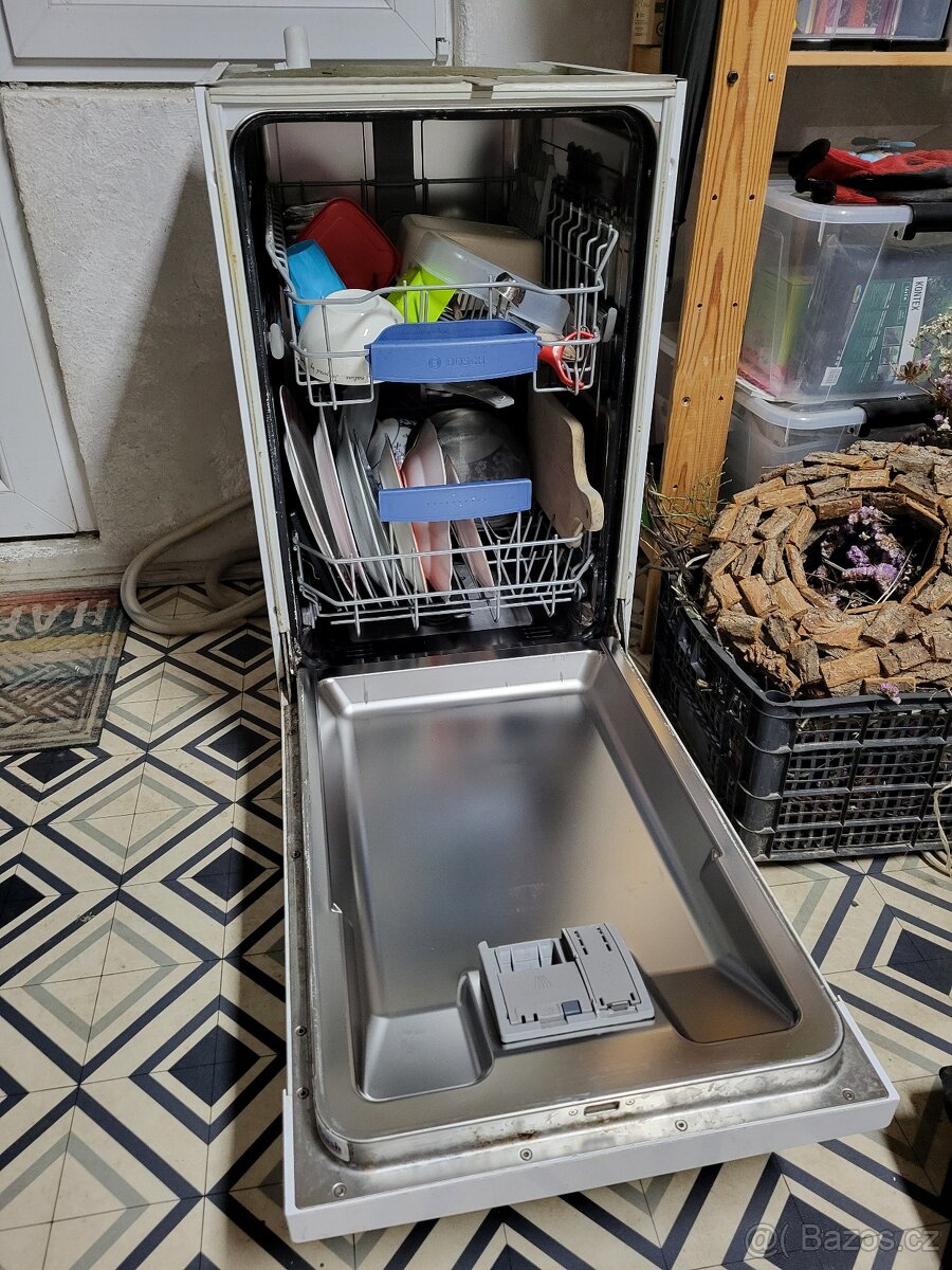 Myčka nádobí Bosch (š 45 cm)