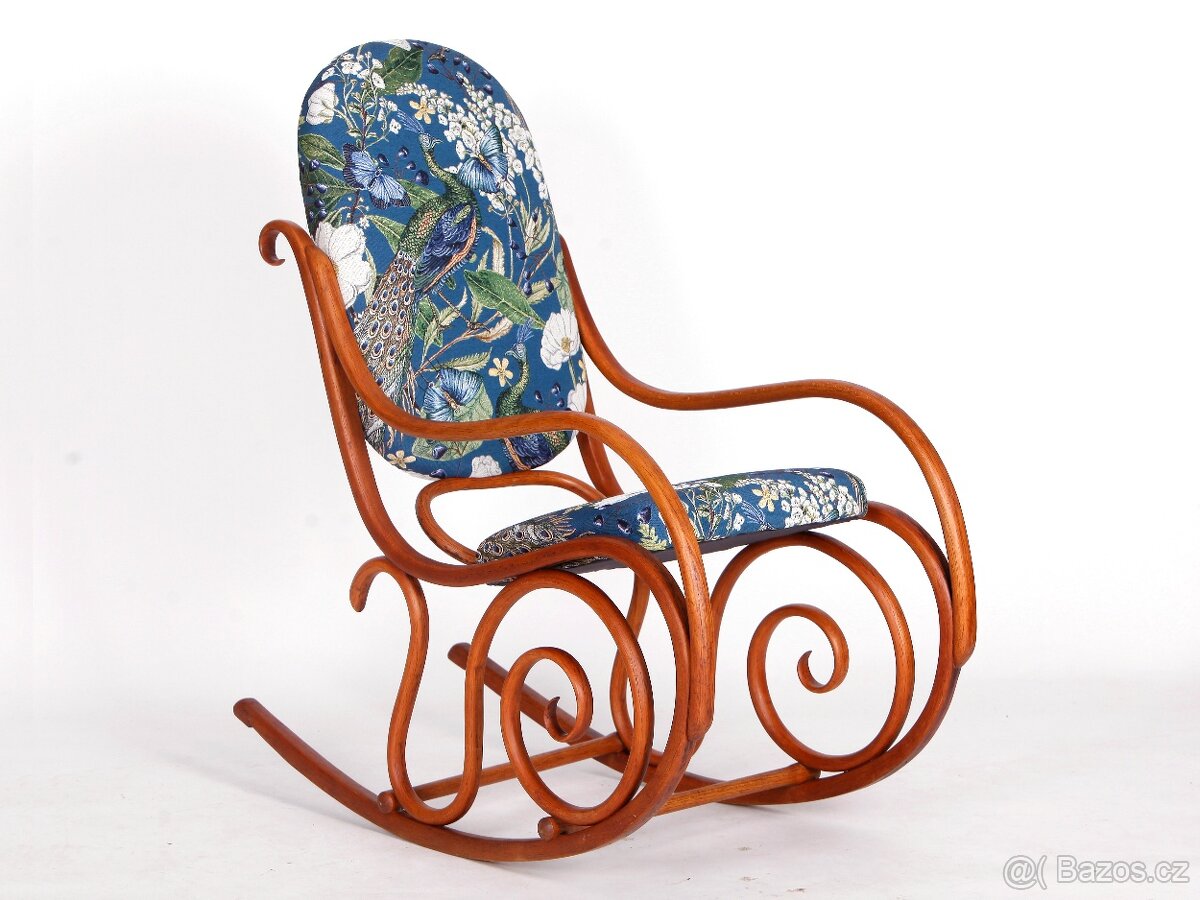 Parádní houpací křeslo THONET z období první republiky.