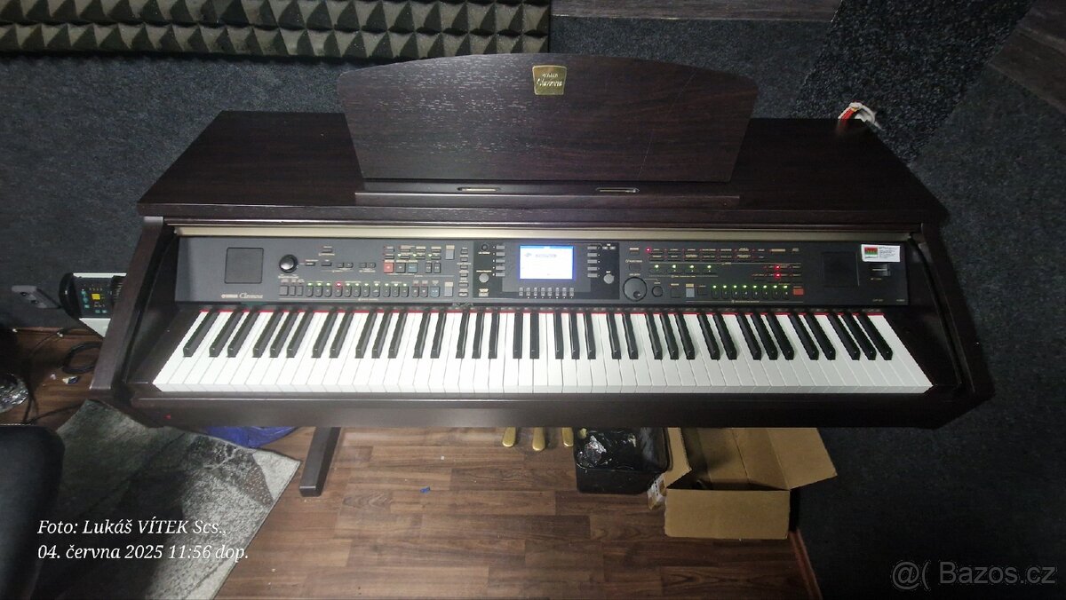 Yamaha Clavinova CVP-301, profesionální digitální klavír