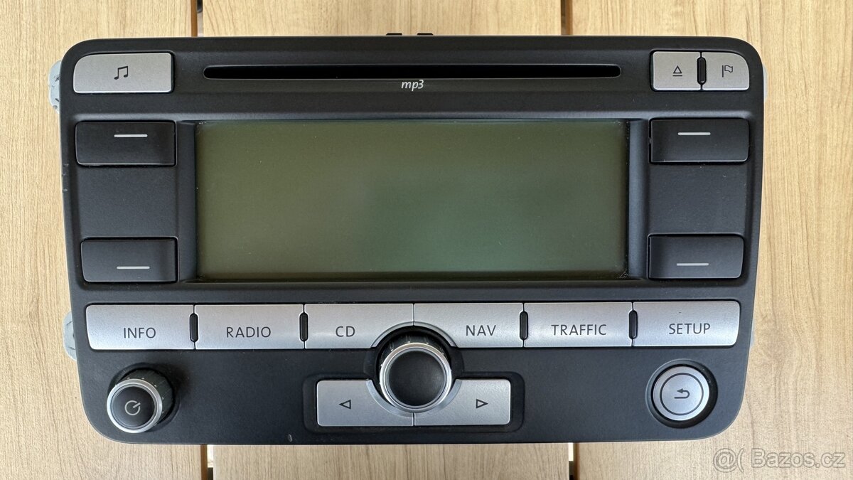 Autorádio s navigací a MP3