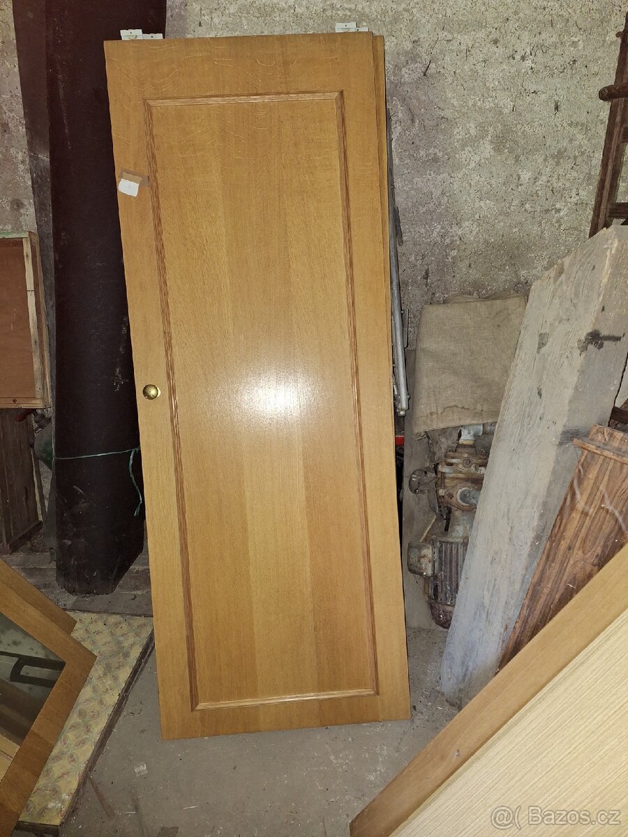 Dveře od skříní s nástavcem,světlý dub