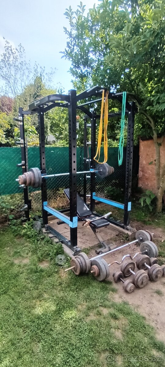 Posilovací stroj