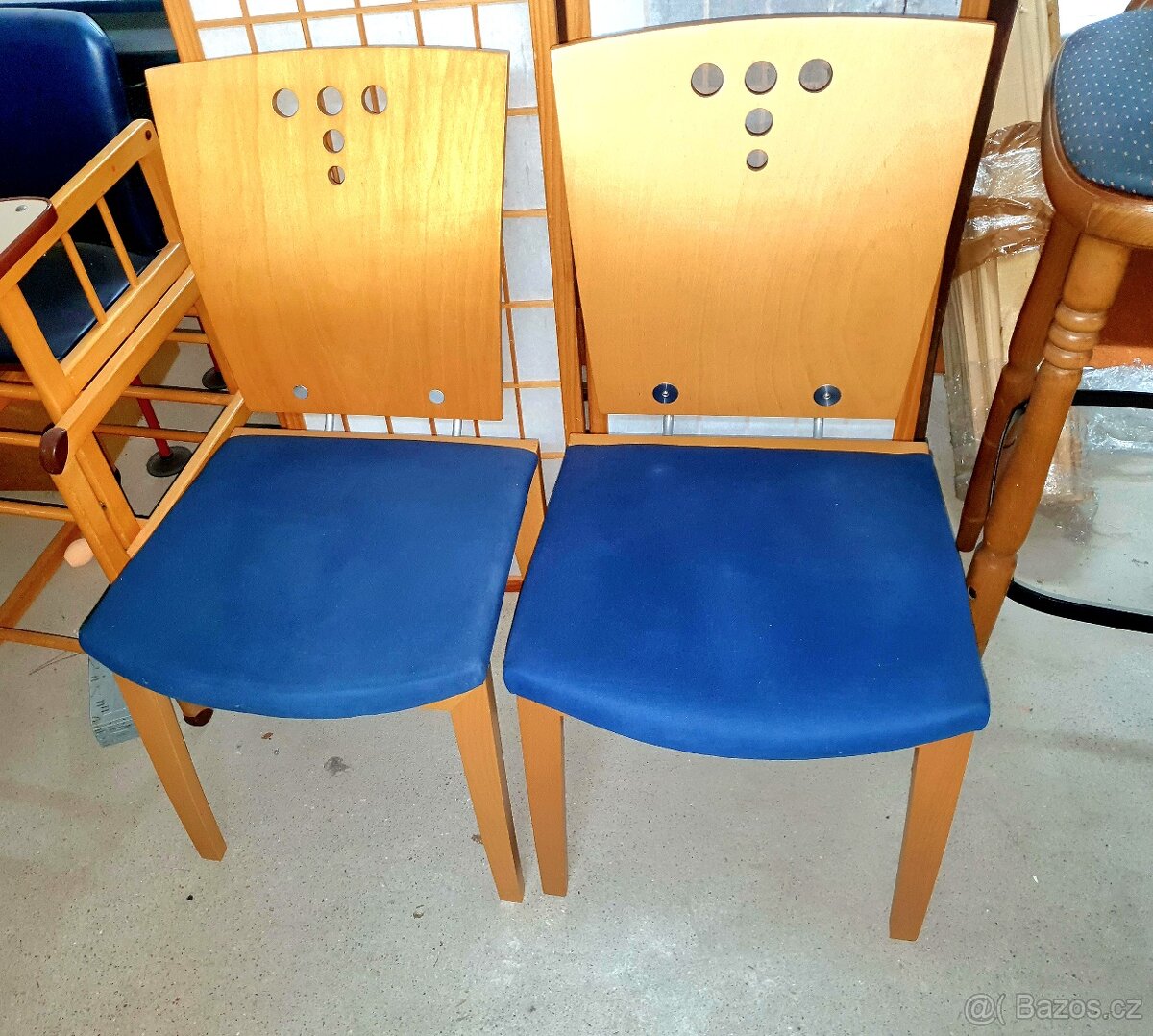 2 polstrované židle
