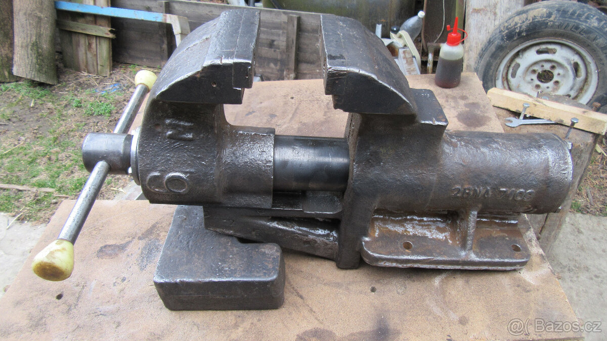 RETRO - kovany  svěrák--50kg