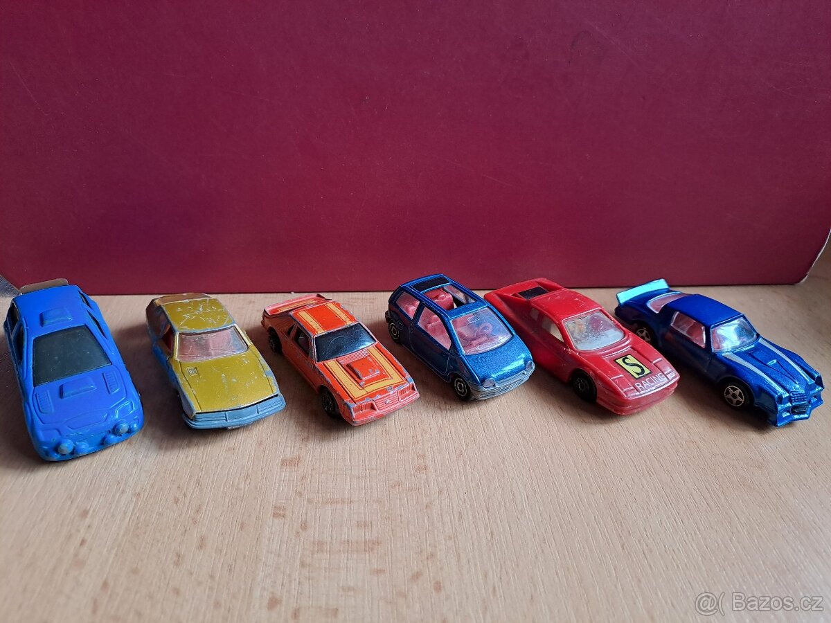 Kovové modely aut 1:58–1:72 – sbírka 6 ks