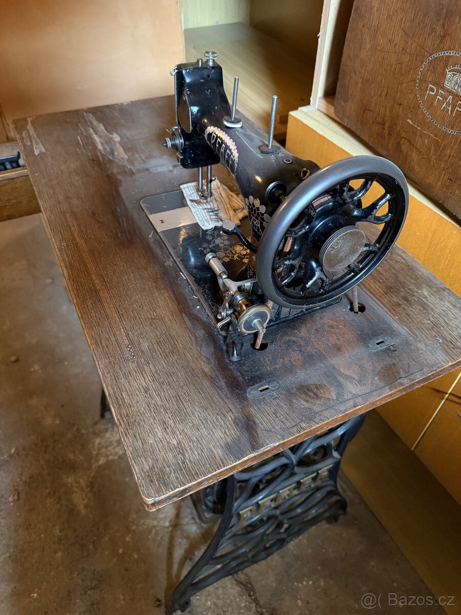 Šicí stroj PFAFF v dobrém stavu, plně funkční