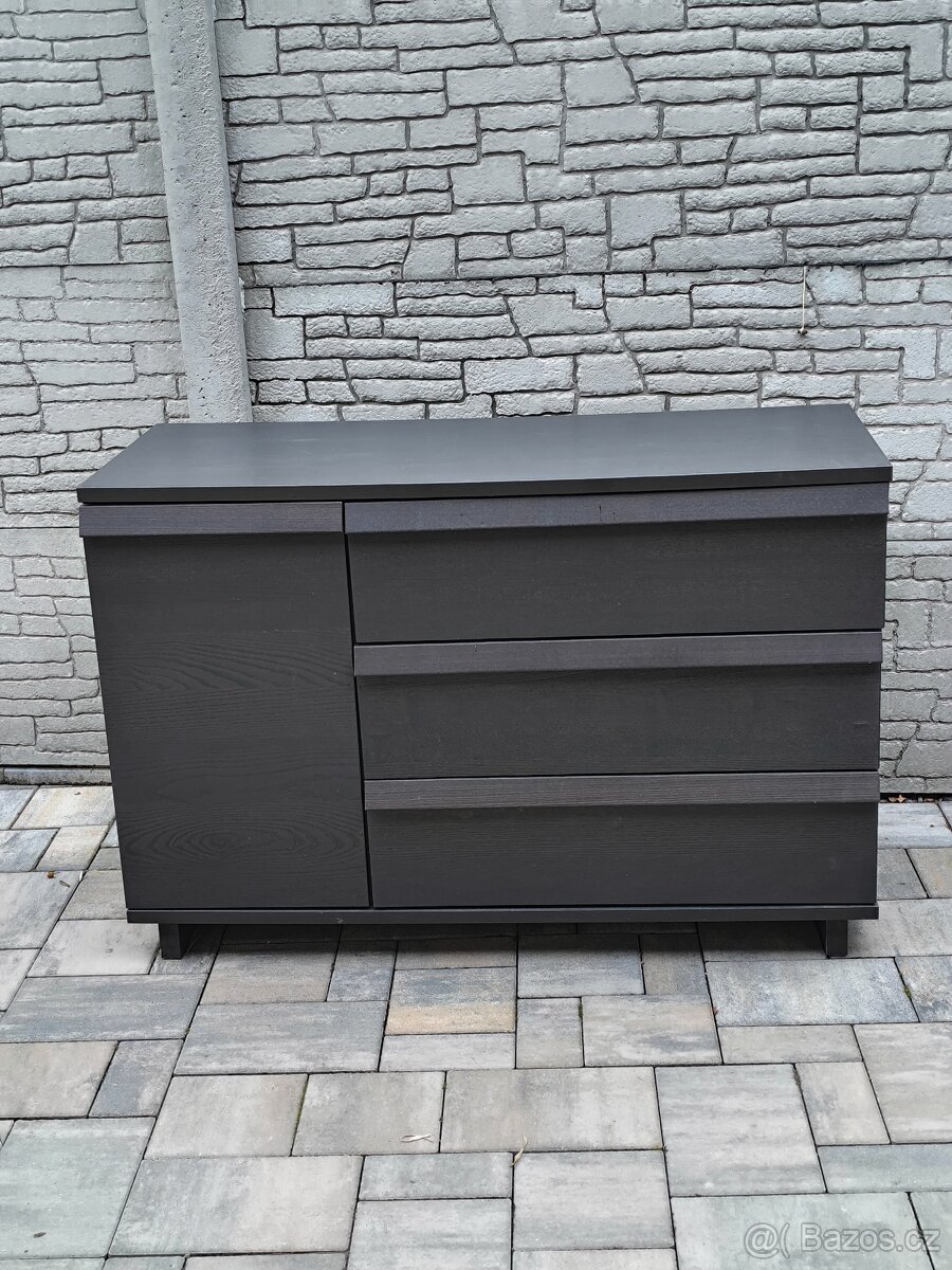 Prodám černou komodu