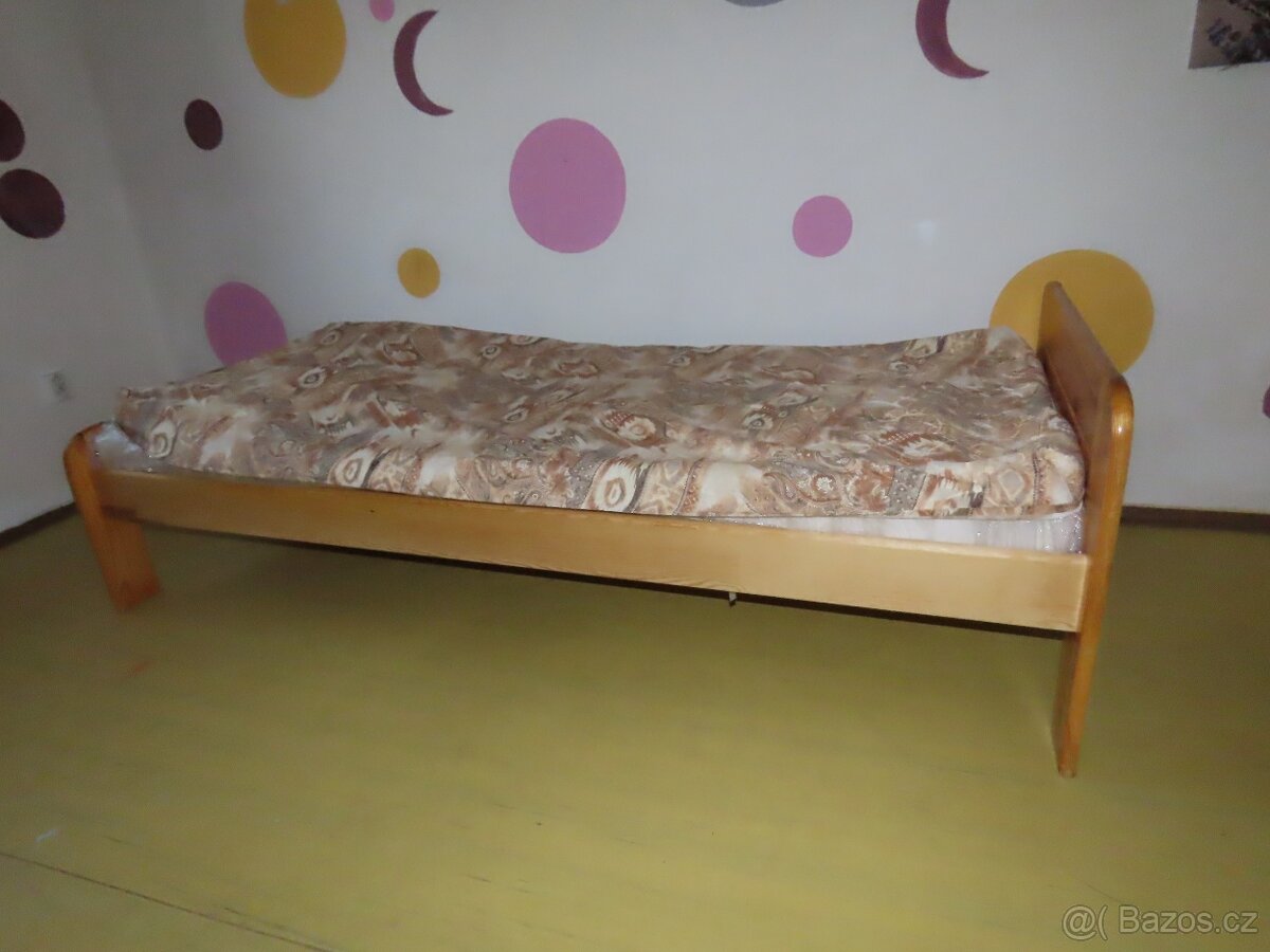 Prodám postel s matrací